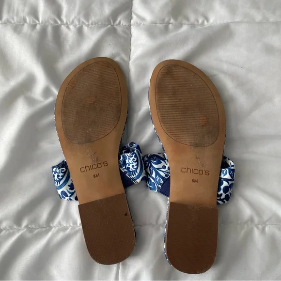 Chico’s Navy Paisley Print Knotted Thong Sandals - Picture 5 of 7